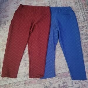 Set Of 2 Textured Capri Length Leggings - Red and Blue Size S/M